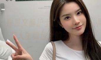 丽柜 – 探索文静护士的美图套图，展现她在人生舞台上的无尽魅力
