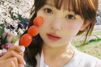 丽柜 – 甜甜眼镜全套写真原图上线，捕捉她无与伦比的眼神与风情