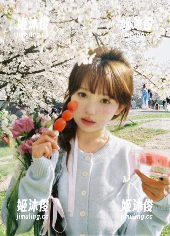 丽柜-甜甜 丽柜 - 甜甜眼镜全套写真原图上线,捕捉她无与伦比的眼神与风情