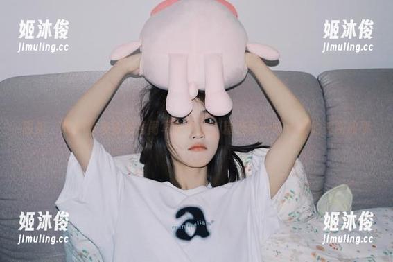 丽柜-轩轩 丽柜 - 轩轩独家春暖香闺写真合集,精选每一帧动人的美丽故事