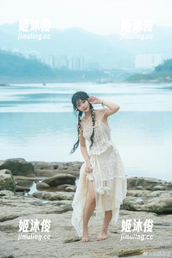 云溪溪奶桃 云溪溪奶桃的泳池写真合集,观看这场视觉盛宴,享受绚丽色彩的缤纷!