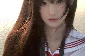 克拉女神 – 快来观看孟君的旗袍写真，用优雅的姿态记录每一个动人的瞬间！