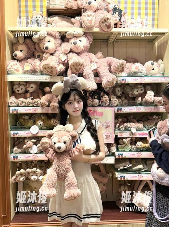 克拉女神 - 杨暖夏天特辑：定制专属图片捕捉你的心动瞬间