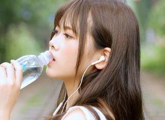 克拉女神 – 赵雨静别样泳装全套图包，仿佛置身热带海岛