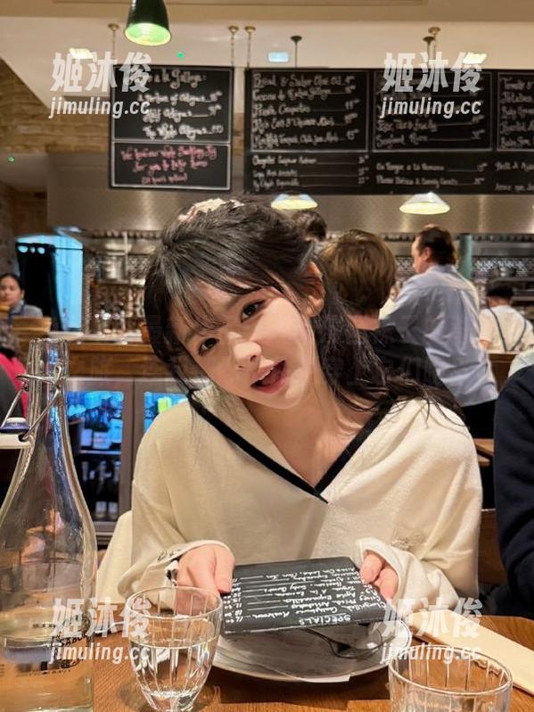 兔玩映画 兔玩映画最新作品:观看漫画袜子的奇妙之旅,连我都忍不住想穿上它们啦!