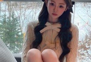 在冬天里尽情秀出黑袜魅力，兔玩映画的写真让你心动不已！