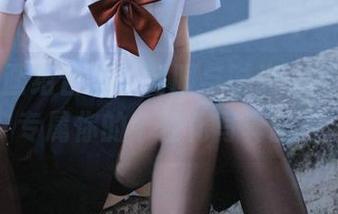 兔玩映画结合俏皮制服与时尚创意，打造专属你的个性化写真图片