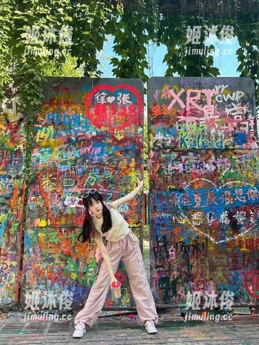 兔玩映画 兔玩映画最新红蓝旗袍作品集,精美照片展现传统与时尚的完美结合!