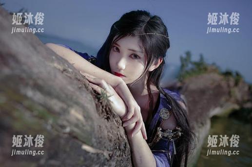 南桃Momoko 探索南桃Momoko的黑白美图,让她的分享点亮你的日常!