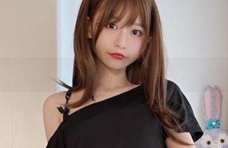 学姐黑丝诱惑的魅力，观看发条少女yoki的图片，挑战你的审美底线！