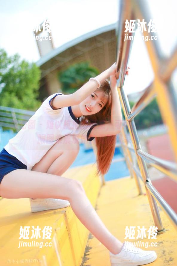 微密圈 - 难以抗拒的诱惑，可可西yyy制服图集展现她的无限风采！