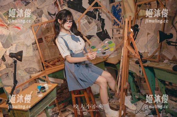 咬人小小兔 探索咬人小小兔教室的高清壁纸,记录每一次欢笑与成长的精彩瞬间!