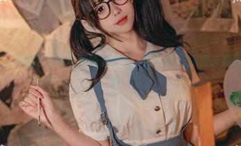 咬人小小兔裸足写真套图独家上线，原图带你探索未知的美丽风景！