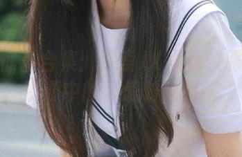 喵写真惊喜合集：探索JK黑丝校服格子裙资源中的可爱时尚秘密