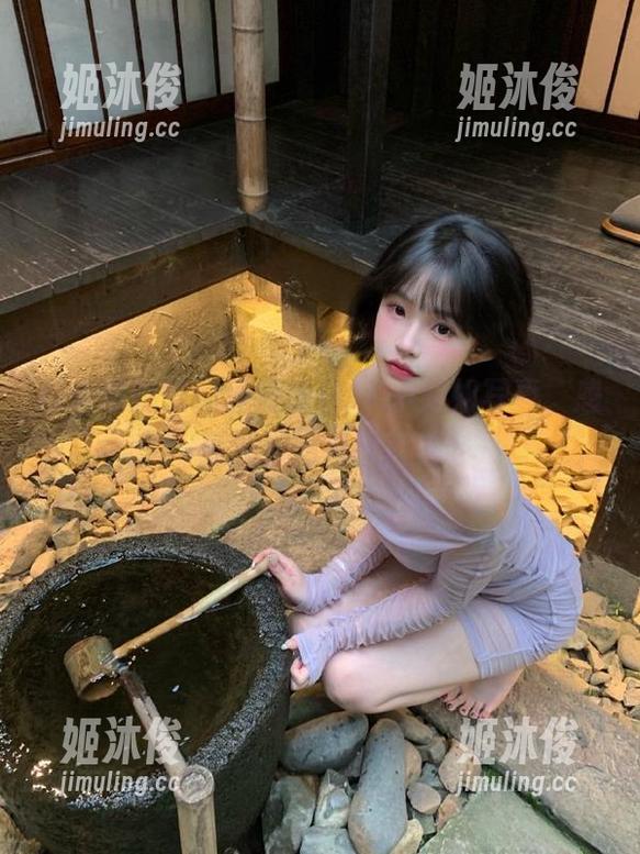 喵糖映画 探索喵糖映画最新粉色JK小姐姐写真,感受独特的校园风情