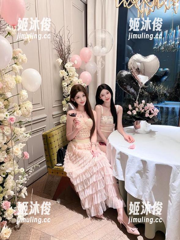 嗲囡囡-娜依灵儿 嗲囡囡 - 娜依灵儿夏日短裤美图,清新自然的作品让你心动
