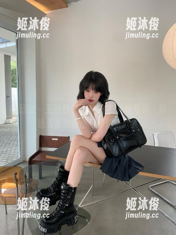 嗲囡囡-王婉悠Queen 嗲囡囡 - 王婉悠Queen短裤风格写真,精选五套绝美图包等你来欣赏