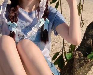 大生模拍 – 小雨校服系列套图，精选呈现，青春气息扑面而来，让人心动不已！
