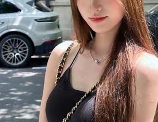 头条女神 – 为何Coco泳装图包能抓住你的心？精选照片揭示她的魅惑之源！