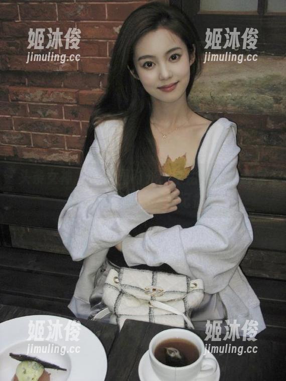 头条女神-李由美 头条女神 - 忆校园时光,李由美私房教室作品让你重温甜美记忆!