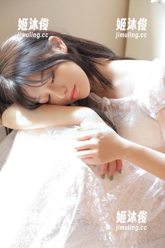 头条女神-松果儿 头条女神 - 松果儿学姐的写真集,带你领略无滤镜的原图美丽