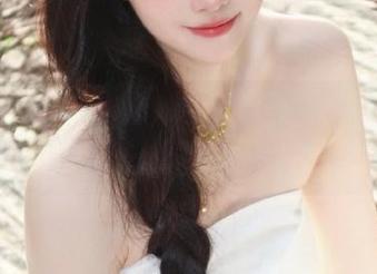 头条女神 – 神琦泽步的户外写真精选，尽显自然背景下的迷人风采