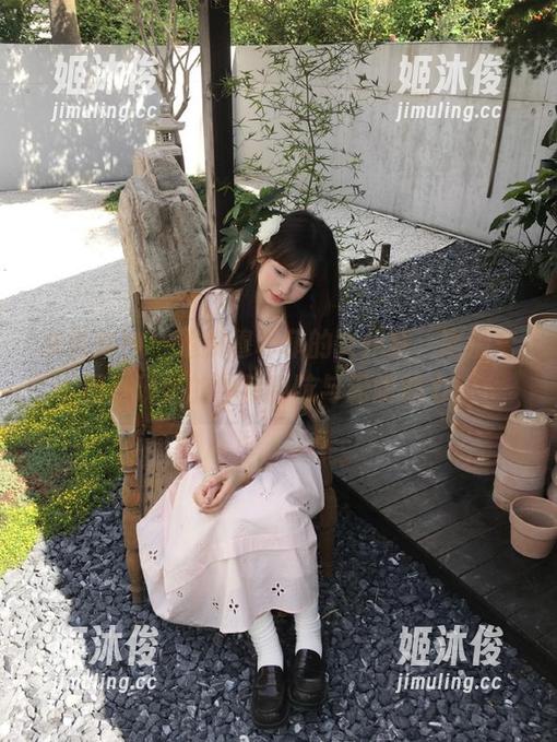 头条女神-穆菲菲 头条女神 - 透视穆菲菲的女仆梦,高清套图展现她的独特韵味与无限魅力!