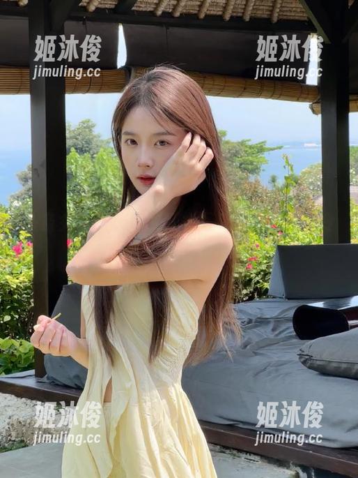 头条女神-筱溪 头条女神 - 筱溪的红裙写真,分享那些令我哭笑不得的拍摄经历