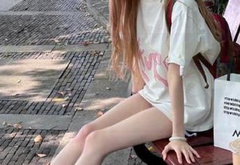 头条女神 – 每一张都能让你乐翻到肚子疼的语溪姐姐私拍套图，幽默与美貌并存，真是个宝！