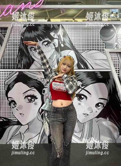 奇行家狗崽 短裙私拍写真,奇行家狗崽为你呈现的别样时尚风格