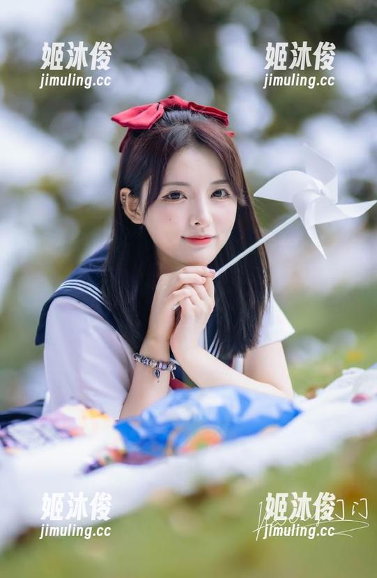 奈汐酱Nice 准备好欣赏奈汐酱Nice内衣作品集:精选写真传递她的性感与优雅