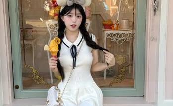 微密圈 – 奶雯带来的惊艳私房美足图包，绝对让你目不转睛！