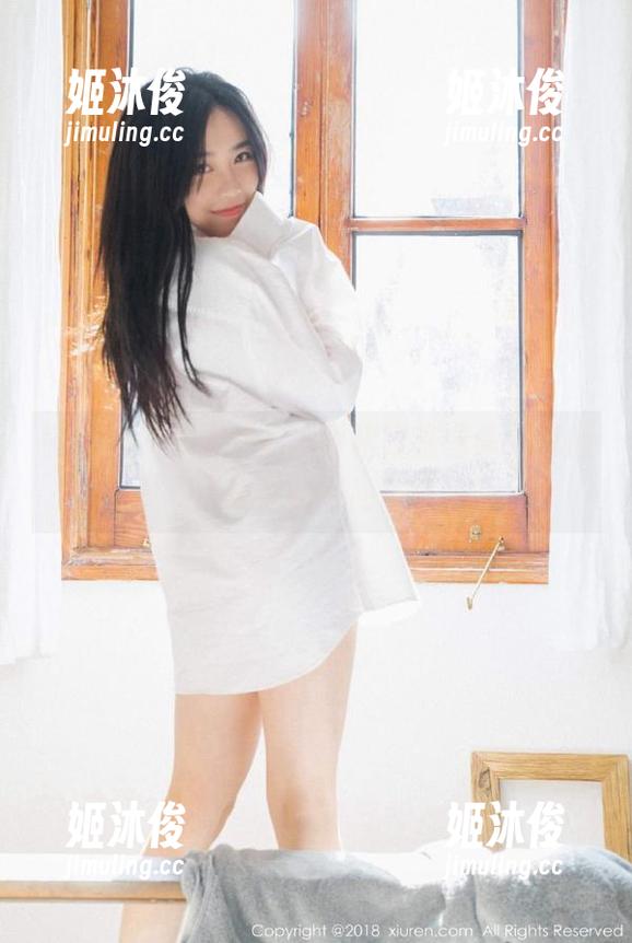 奶雯 微密圈 - 奶雯红色漏背裙写真图集,瞬间点燃你的时尚灵感