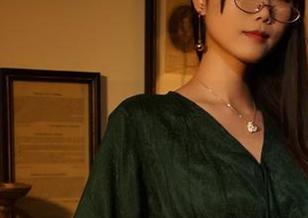 “嫣嫣子JK”特别图包合集，带你走入她的奇幻校园梦境！