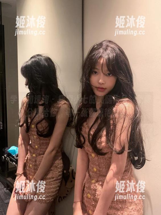 学妹加速跑-小七 学妹加速跑 - 探索小七的美腿作品,免费分享给你,每一张都惊艳无比!