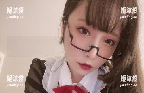小泉学姐吖 小泉学姐吖带来的双马尾写真,在线独家发布原图,瞬间点燃你的少女心!