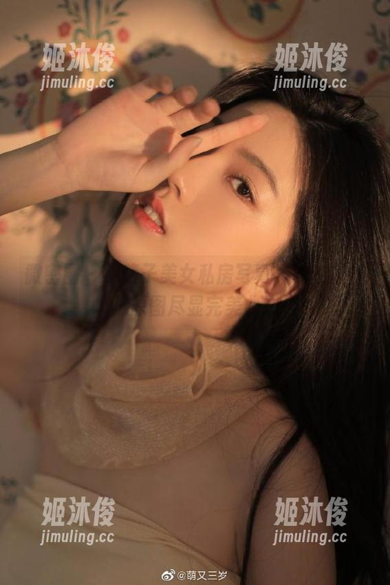 小萌子 微密圈 - 小萌子美女私房写真,渐变蓝丝袜原图尽显完美曲线