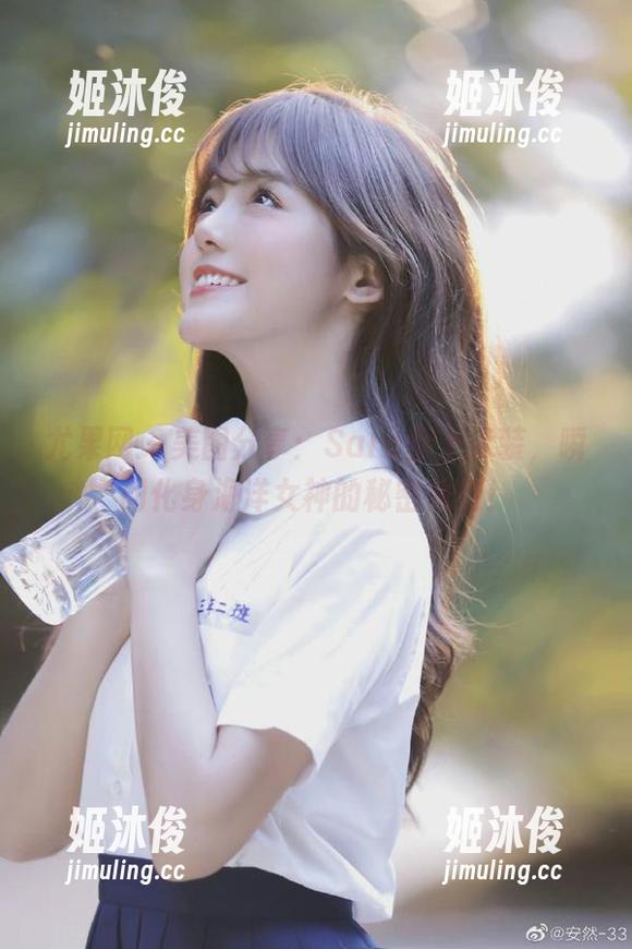 尤果网-Sara 尤果网 - 美图分享:Sara穿上泳装,瞬间化身海洋女神的秘密法则!