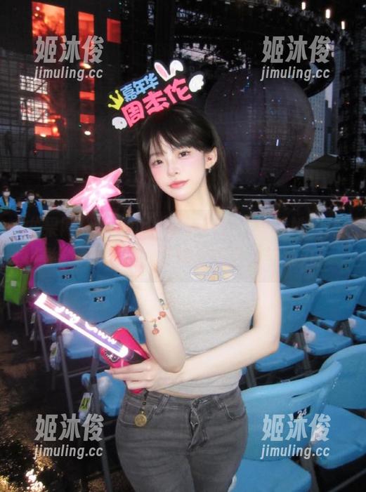 尤果网-Wendy 尤果网 - Wendy短裤图包:观看她如何演绎清凉夏日,展现无限活力与魅力!