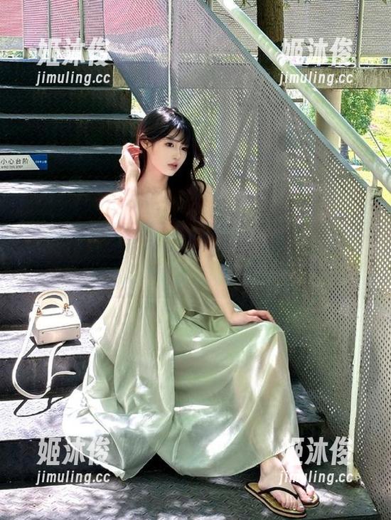 尤果网-含含 尤果网 - 兔女郎含含私房图包来了,瞬间被她的魅力征服!
