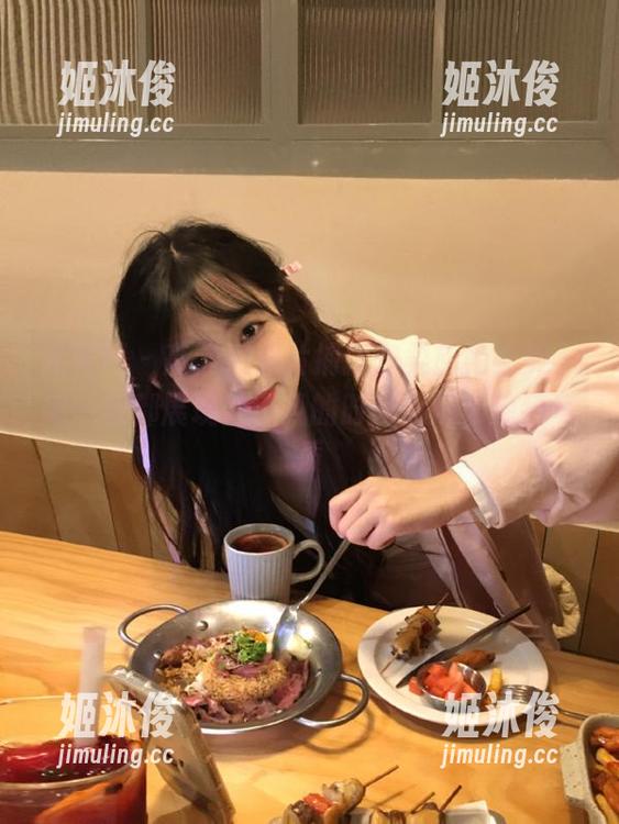尤果网-安柔 尤果网 - 高画质照片捕捉安柔旗袍之美,每一帧都展现她不凡的时尚品味和独特气质
