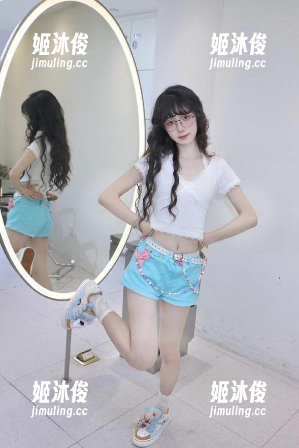 尤果网-张多多 尤果网 - 张多多最新厨娘美图更新,感受厨房里的温暖与美好瞬间