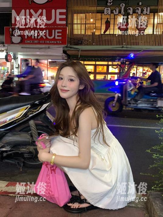 尤果网 - 景思晴兔女郎写真合集：在线体验她的魅力与自信