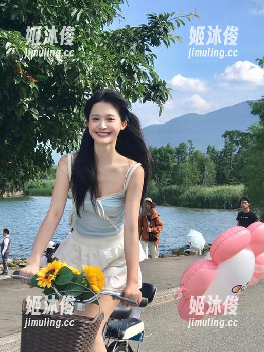 尤果网-林妃媛 尤果网 - 林妃媛的双人写真全套,记录下友谊与爱情的动人故事!