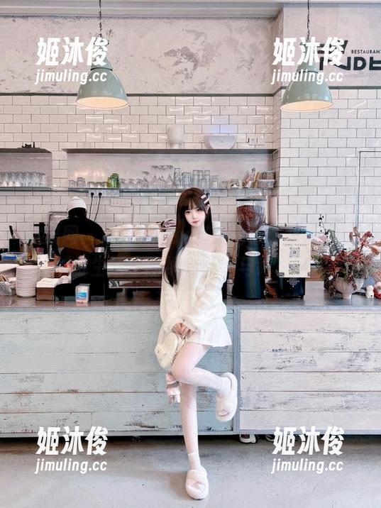 尤果网-欣杨Kitty 尤果网 - 欣杨Kitty姐姐的写真作品集:捕捉生活中的细腻情感与纯真瞬间