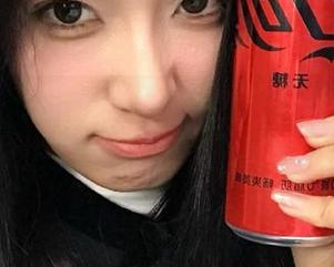 尤果网 – 探索田依依的全套美脚图包，品味生活中的每一份浪漫细节
