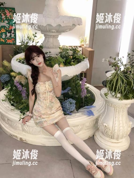 尤果网 - 白衬衫下的故事：贝拉写真合集与美丽壁纸分享