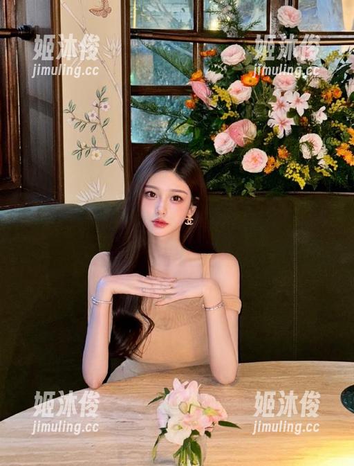 尤果网-雯雯 尤果网 - 雯雯户外写真图包:带你领略不一样的绚丽风景