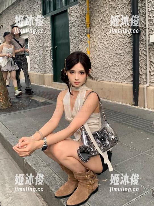 尤果网-青树 尤果网 - 看青树的裸足私拍作品,谁说只靠鞋子才能走出风格?