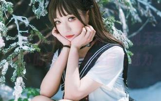 尤蜜荟 – 娜露的典雅礼裙，展现无圣光氛围下的独特美感与图片魅力
